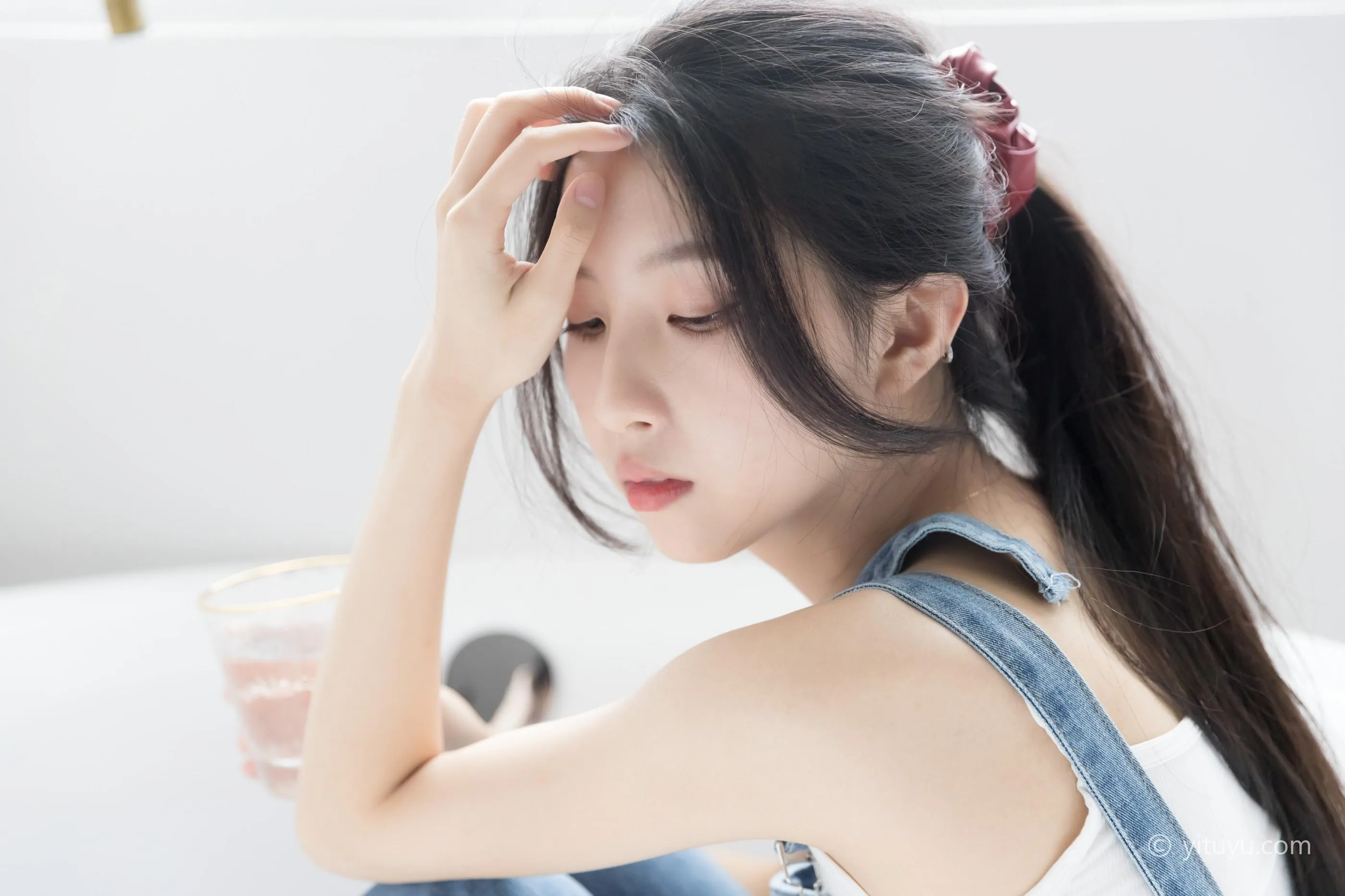 [YITUYU艺图语]2021.04.21 蓝色牛仔裤 小铟 [25P]插图